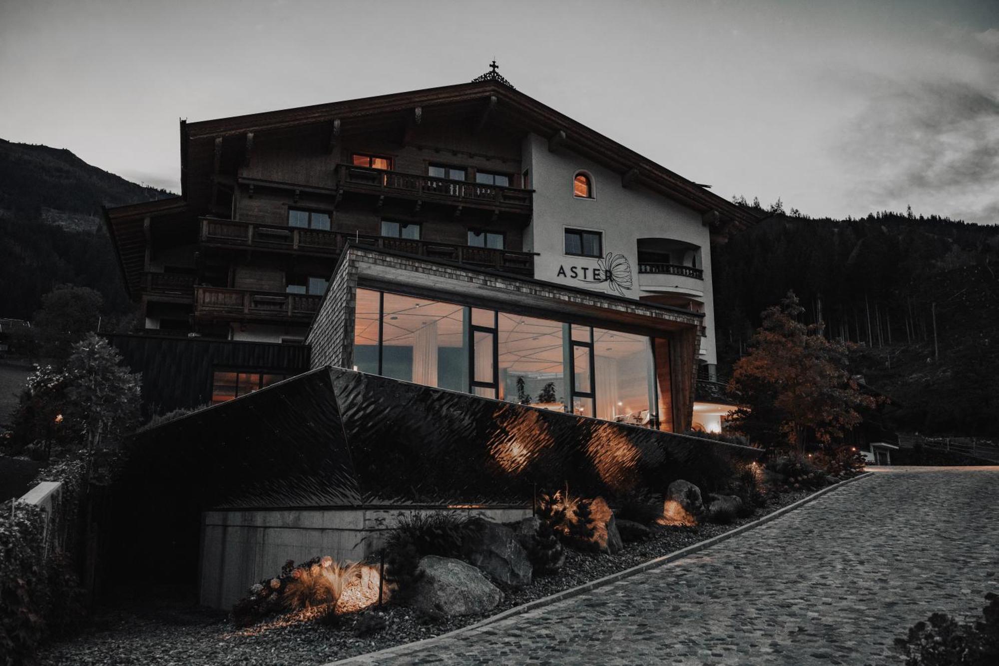 Aster Boutique Hotel & Chalets Fuegenberg Exterior photo